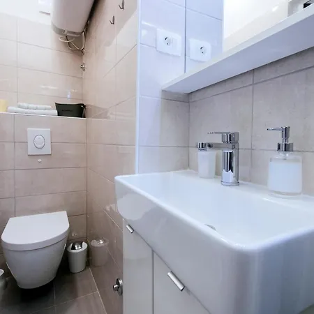 Apartman Ema House *