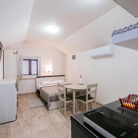 Appartement Ema House *