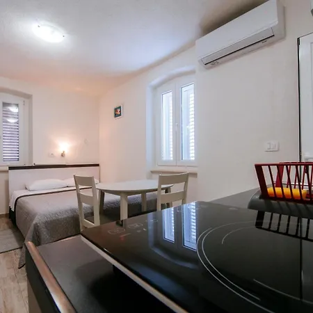 Ema House 아파트 자다르