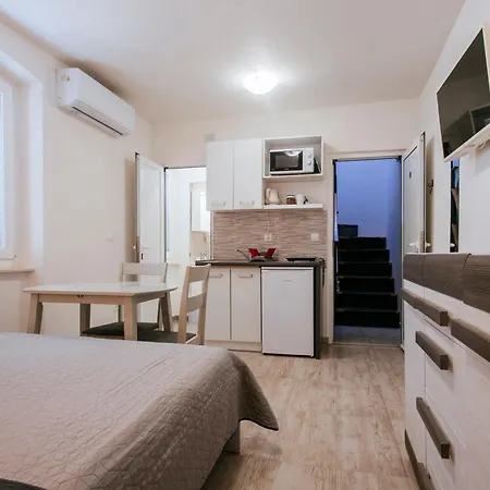 Ema House Апартаменты
